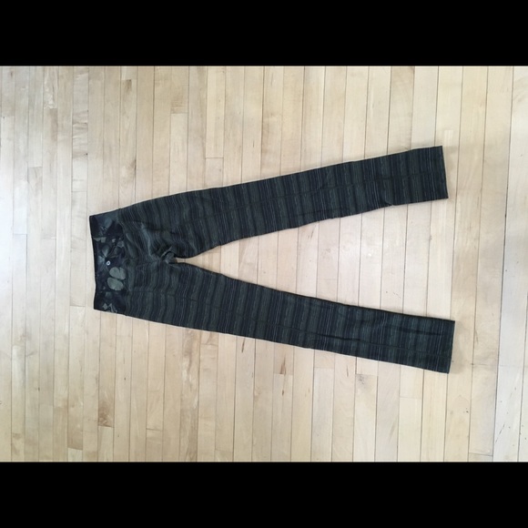 Lululemon Skinny Groove Pant Butterfly Green - Picture 6 of 7